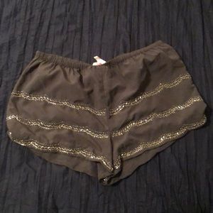 Lose grey shorts. Never worn.